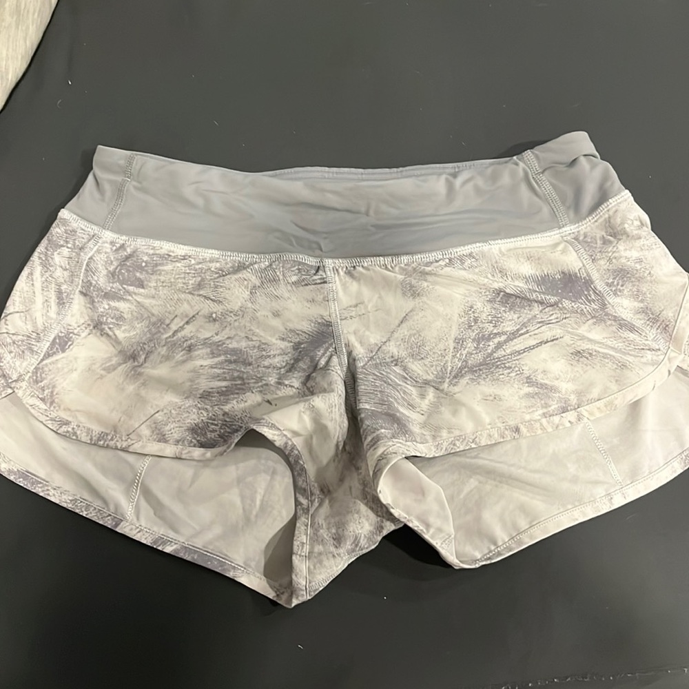 Lululemon 2.5 inch Speed Up Shorts- Size 6